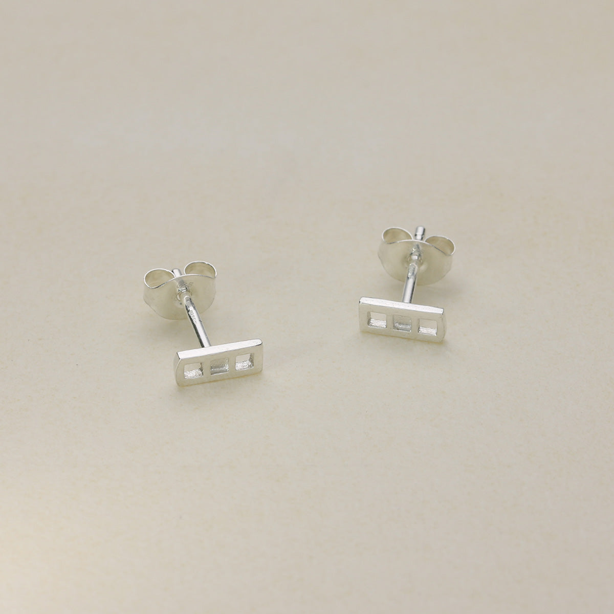 Sterling Silver Stud Earrings JDE18