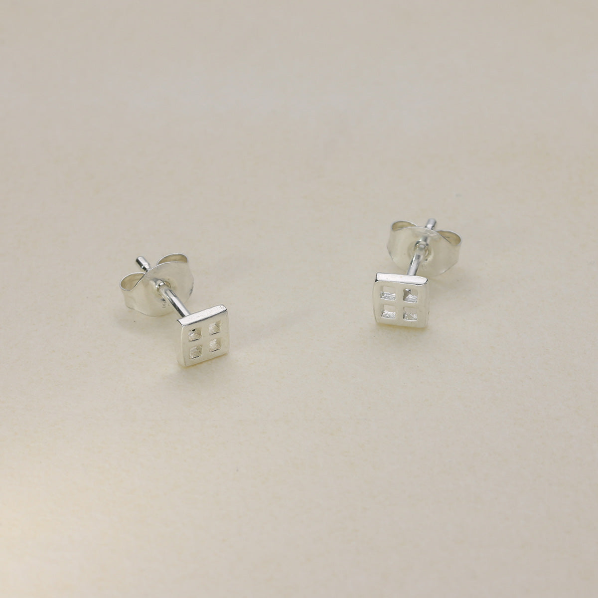Sterling Silver Stud Earrings JDE20