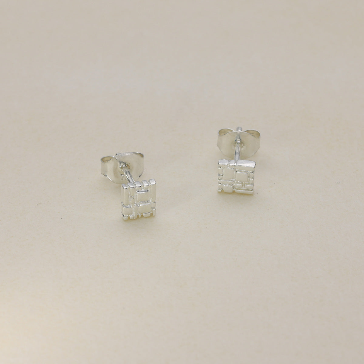 Sterling Silver Stud Earrings JDE25
